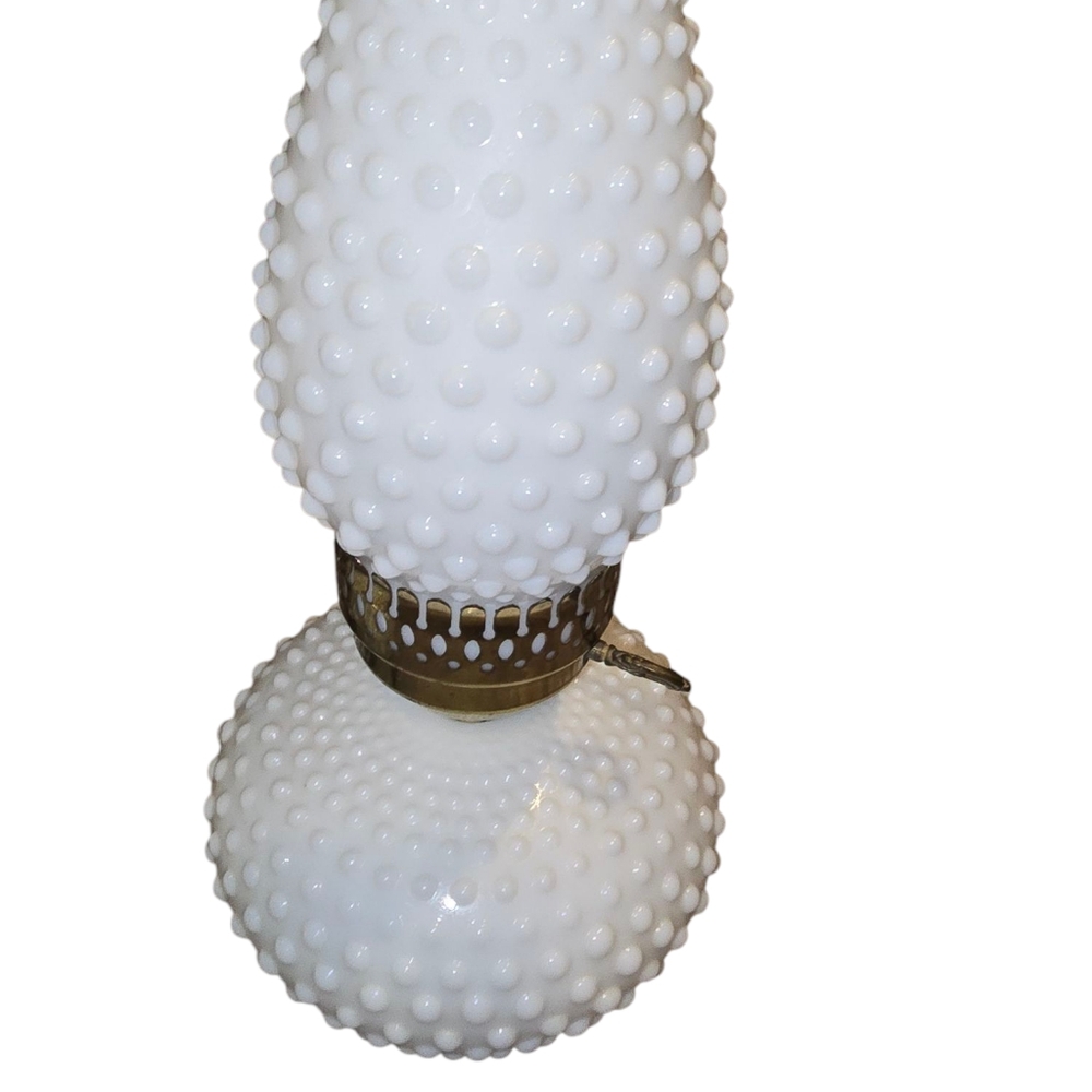 VINTAGE MILK GLASS AND ELECTRIC Pair BOUDOIR LAMPS MILK GLASS‎ HOBNAIL CHIMNEY - Picture 6 of 14